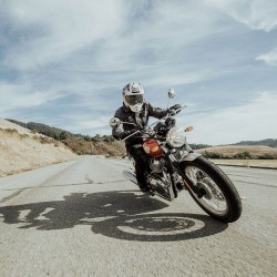 Leaning into the corner - Royal Enfield Interceptor