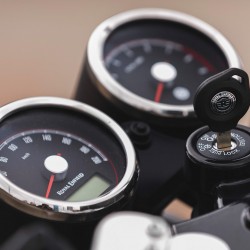 Twin analogue dials - Royal Enfield Continental GT