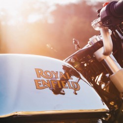 Shiny chrome tank - Royal Enfield Continental GT in Mister Clean finish