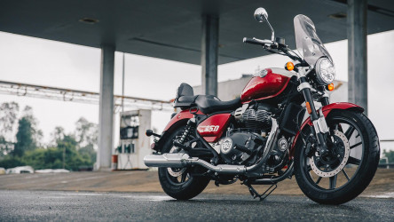 Royal Enfield Super Meteor in Celestial Red