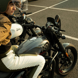 The Hunter 350 motorcycle features a retro-style speedometer along with a digital LCD screen