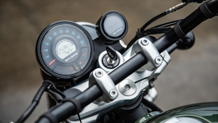 Super Meteor 650 instrument cluster features floating LCD screen and built-in Tripper navigation