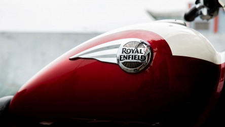 Royal Enfield Super Meteor 650 teardrop fuel tank